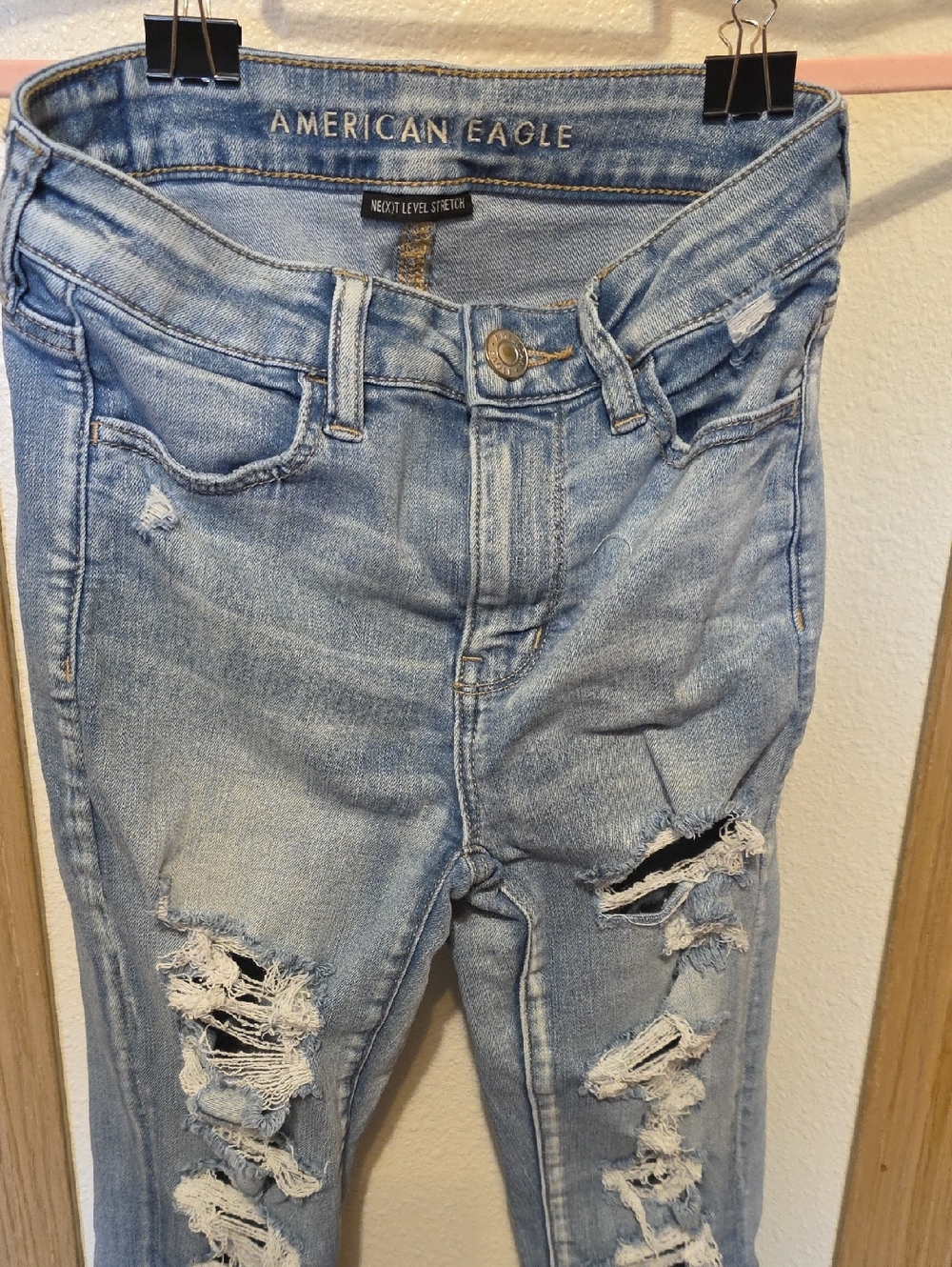 American Eagle Outfitters Light Wash Ripped Skinny Jeans